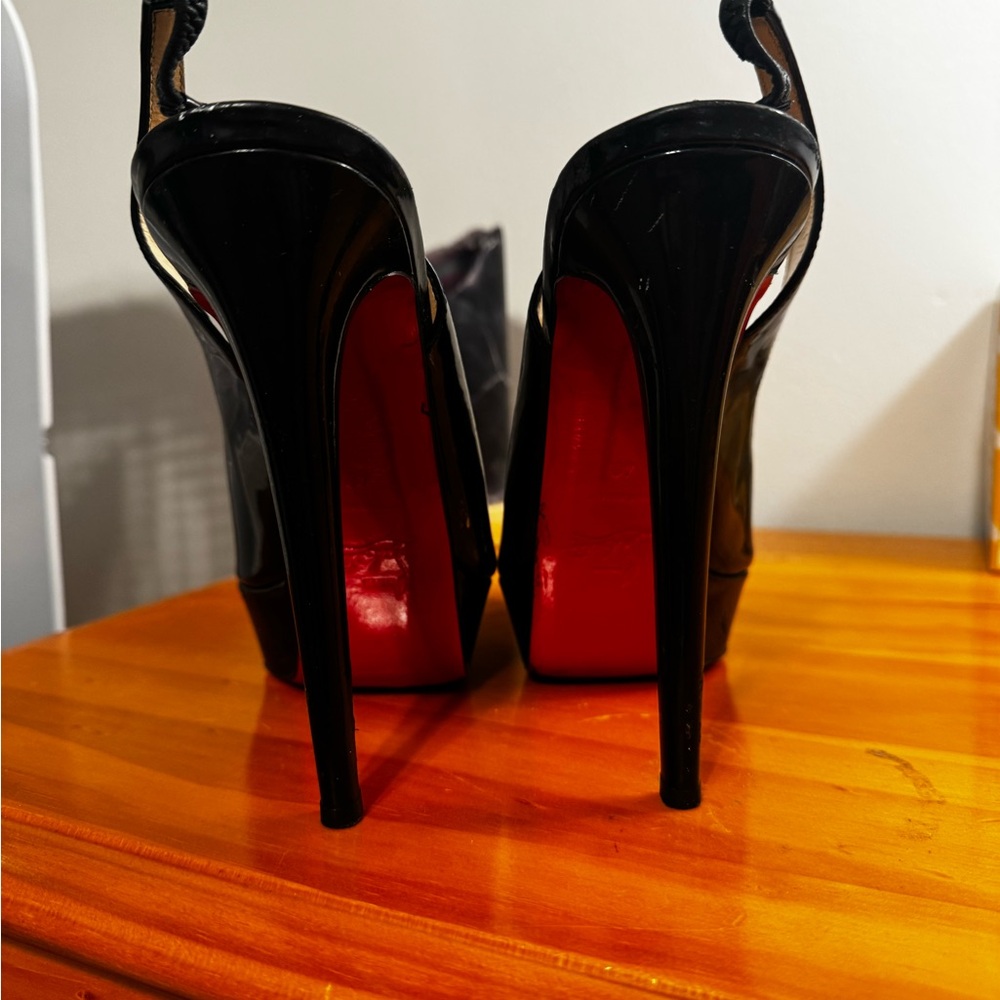 Christian Louboutin - Picture 2 of 4
